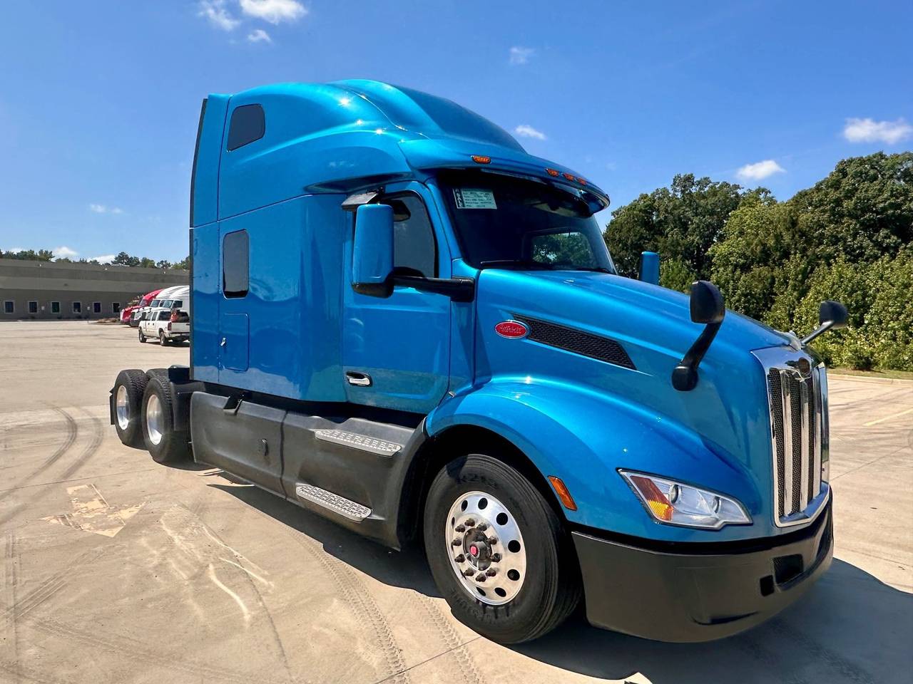 2022 Peterbilt 579 80" Raised Roof Sleeper, exterior photo 1