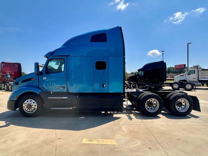 2022 Peterbilt 579 80" Raised Roof Sleeper, exterior photo 6