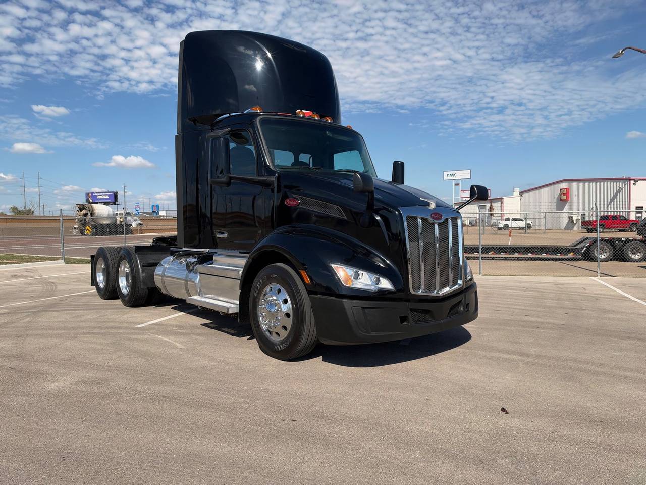 2022 Peterbilt 579 Day Cab, exterior photo 1