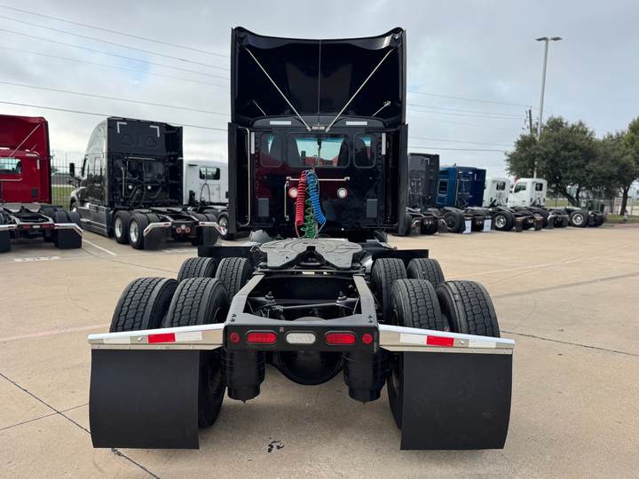 2022 Peterbilt 579 Day Cab, exterior photo 4