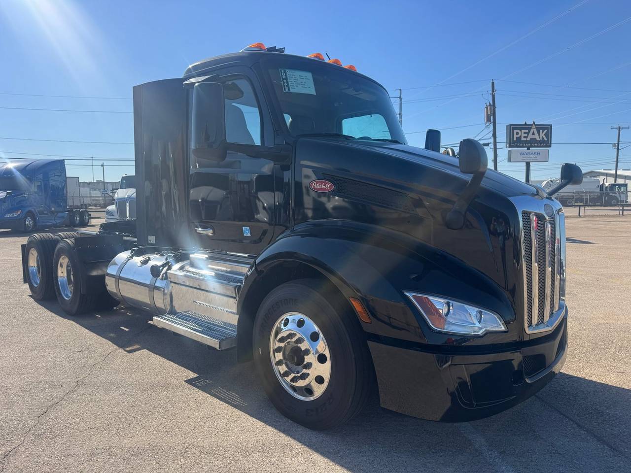 2022 Peterbilt 579 Day Cab, exterior photo 1
