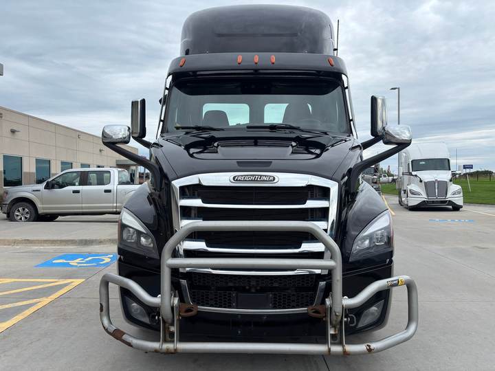 2023 Freightliner PE11664DC Day Cab, exterior photo 3