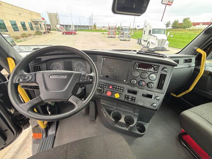 2023 Freightliner PE11664DC Day Cab, interior photo 4