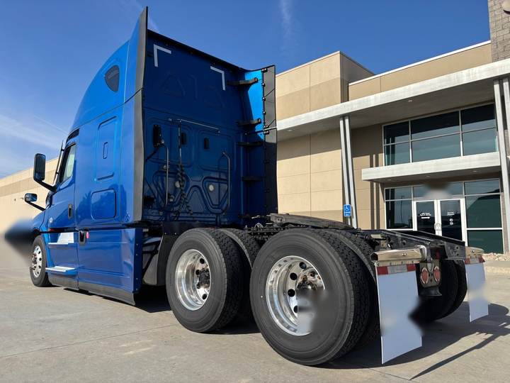 2023 Freightliner PT126064ST 72" Raised Roof Sleeper, exterior photo 3