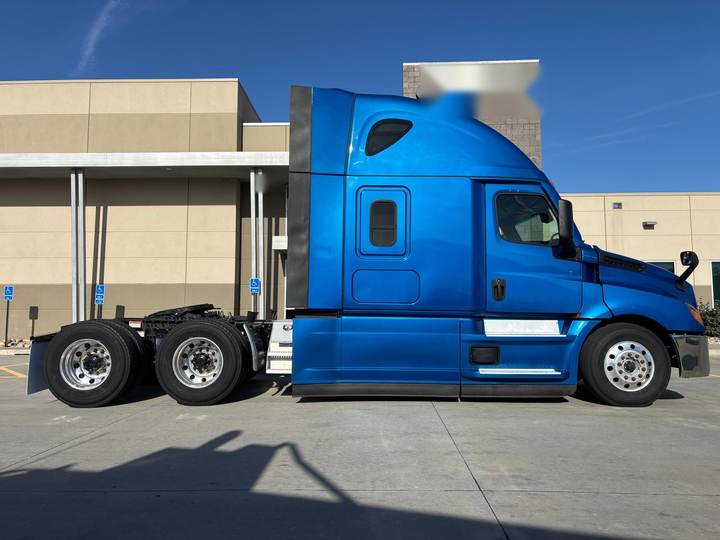2023 Freightliner PT126064ST 72" Raised Roof Sleeper, exterior photo 5