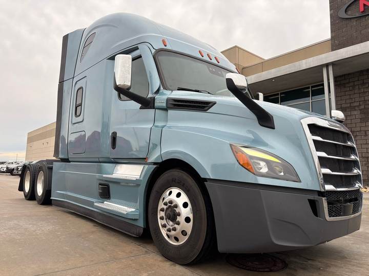 2023 Freightliner PT126064ST 72" Raised Roof Sleeper, exterior photo 1