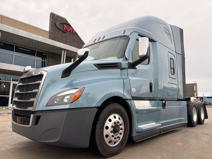 2023 Freightliner PT126064ST 72" Raised Roof Sleeper, exterior photo 2