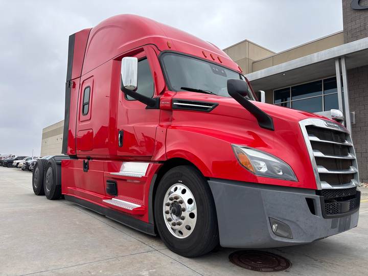 2023 Freightliner PT126064ST 72" Raised Roof Sleeper, exterior photo 1