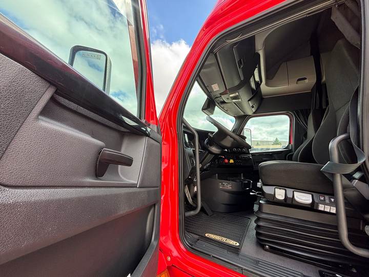 2023 Freightliner PT126064ST 72" Raised Roof Sleeper, interior photo 4