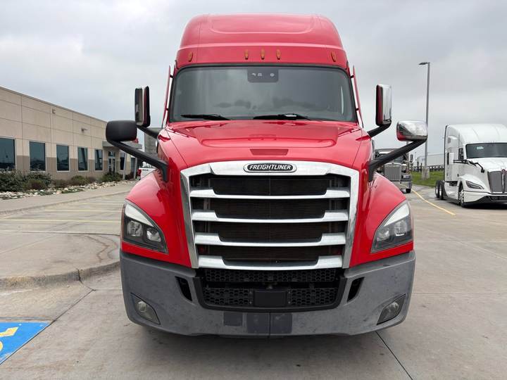 2023 Freightliner PT126064ST 72" Raised Roof Sleeper, exterior photo 3