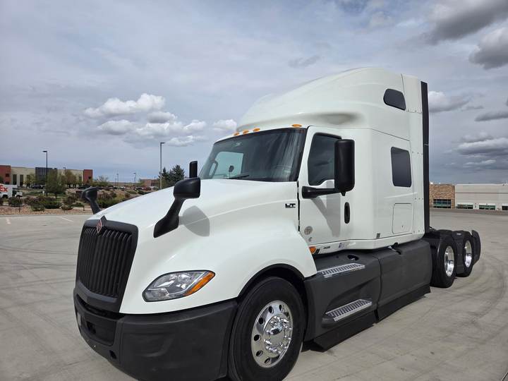2023 International LT625 73" Raised Roof Sleeper, exterior photo 1