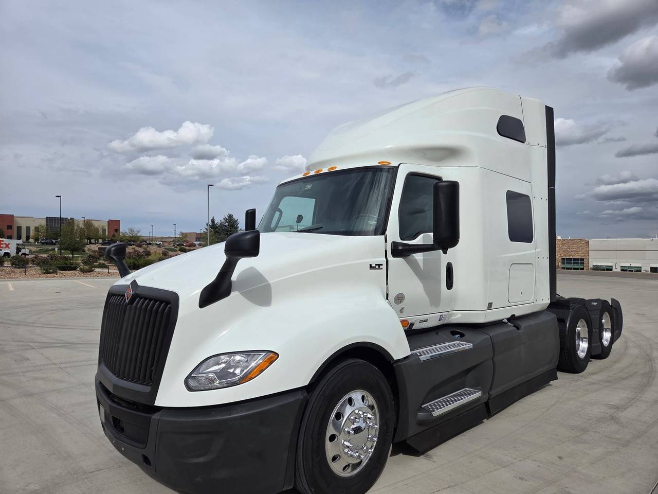 2023 International LT625 73" Raised Roof Sleeper, exterior photo 1