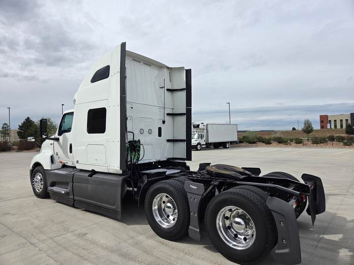 2023 International LT625 73" Raised Roof Sleeper, exterior photo 5