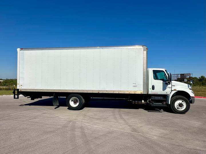 2023 International MV607 Box Truck, exterior photo 3