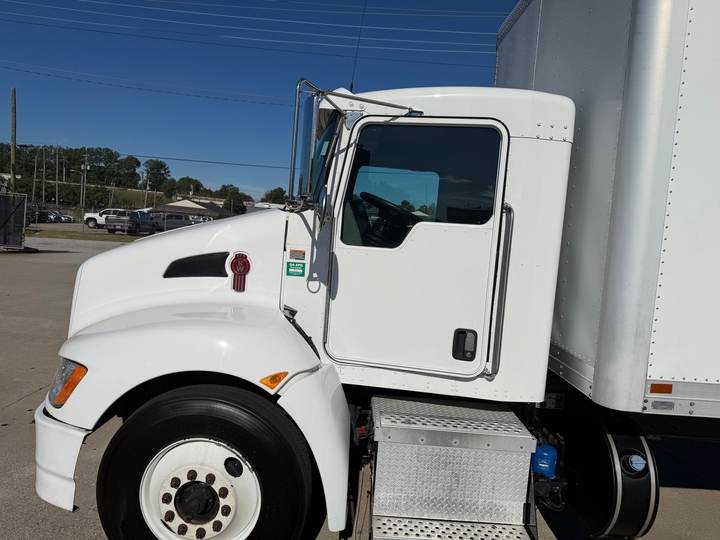 2023 Kenworth T270 Box Truck, exterior photo 1
