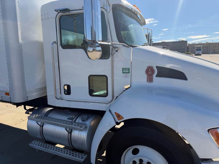 2023 Kenworth T270 Box Truck, exterior photo 2