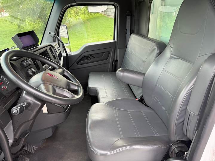 2023 Kenworth T380 Refrigerated Box Truck, interior photo 7