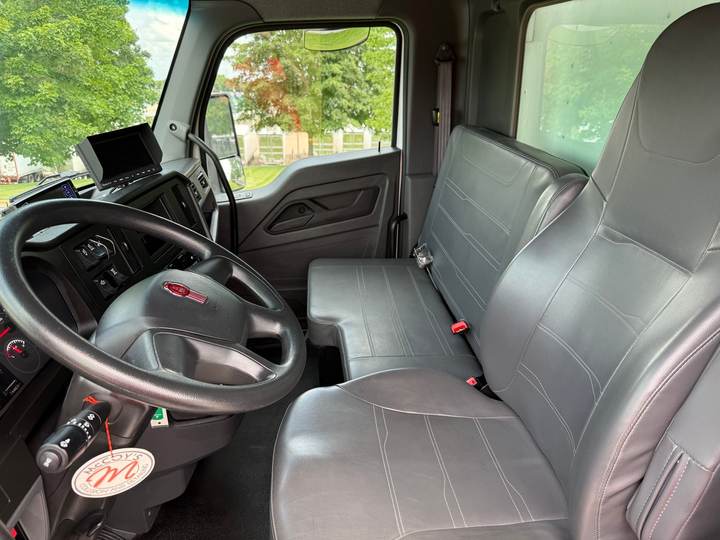 2023 Kenworth T380 Refrigerated Box Truck, interior photo 4