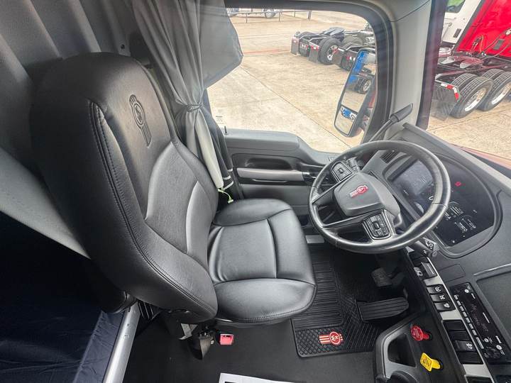 2023 Kenworth T680 52" Mid Roof Sleeper, interior photo 6