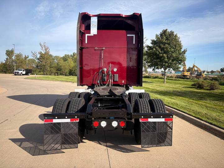 2023 Kenworth T680 52" Mid Roof Sleeper, exterior photo 6