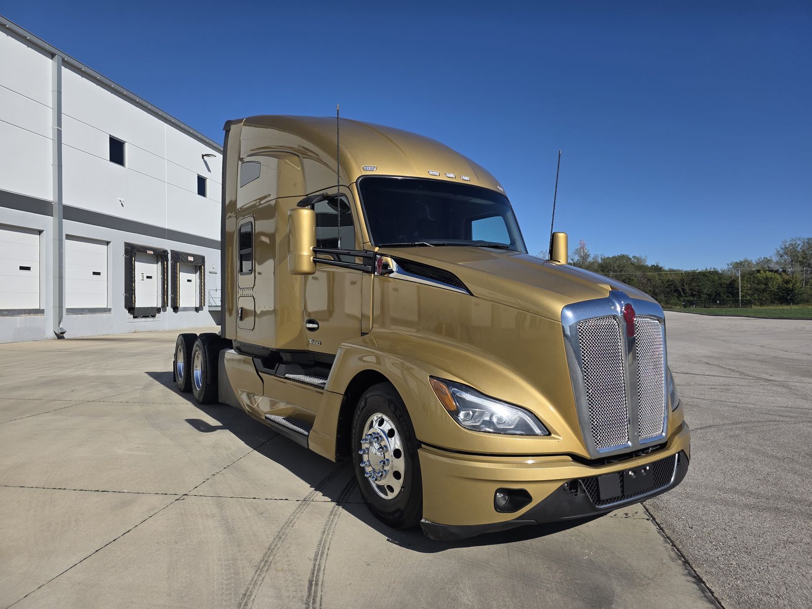 2023 Kenworth T680 76" Sleeper, X15 and 13-Speed, photo 1