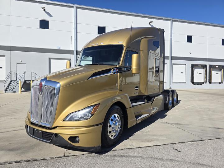 2023 Kenworth T680 76" Sleeper, X15 and 13-Speed, photo 4
