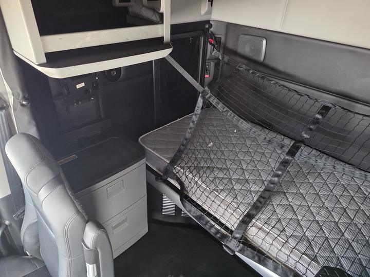 2023 Kenworth T680 76" Sleeper, X15 and 13-Speed, photo 9