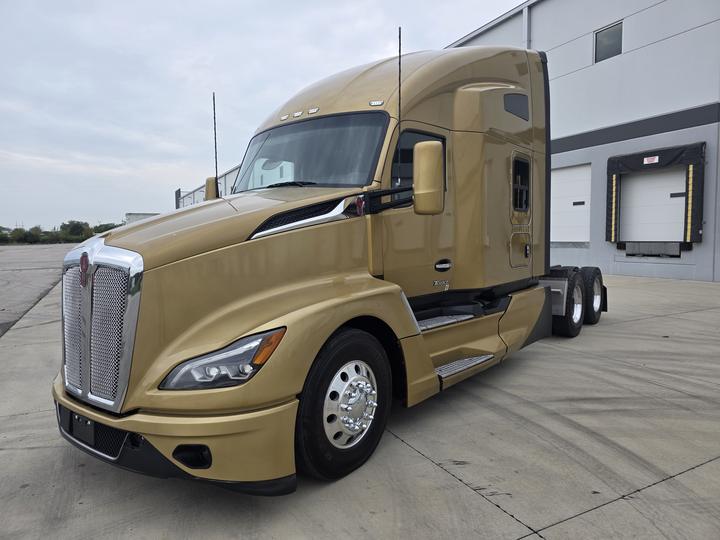 2023 Kenworth T680 76" Sleeper, 13-Speed Manual, front 3/4 driver side