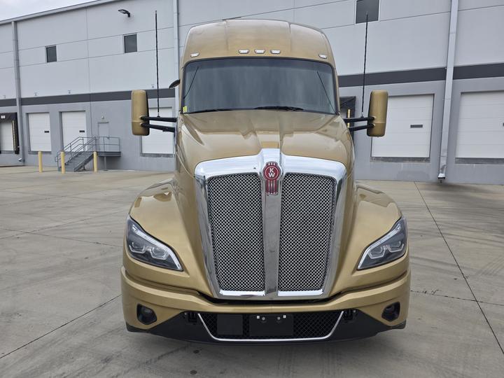 2023 Kenworth T680 76" Sleeper, 13-Speed Manual, front
