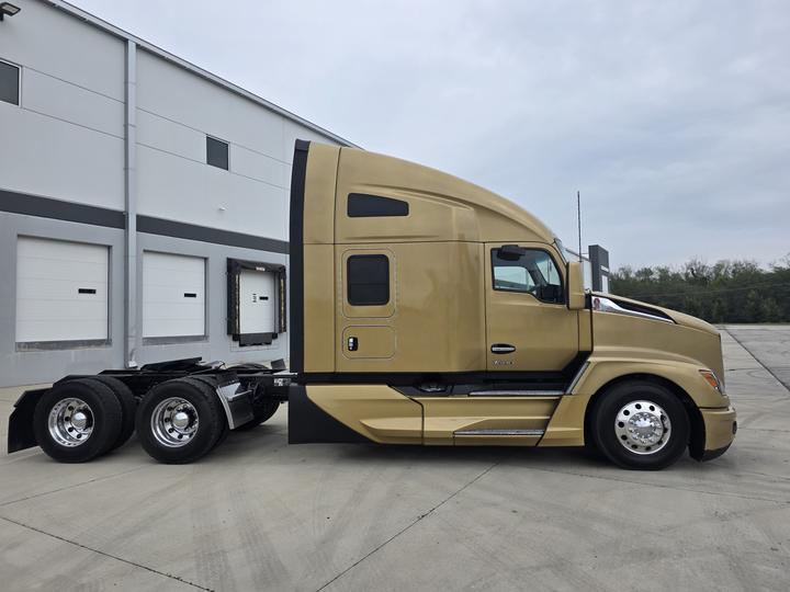 2023 Kenworth T680 76" Sleeper, 13-Speed Manual, passenger side