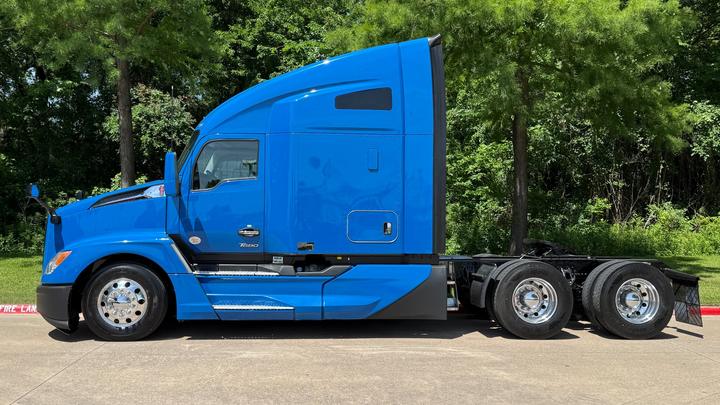 2023 Kenworth T680 76" Sleeper with APU, photo 4
