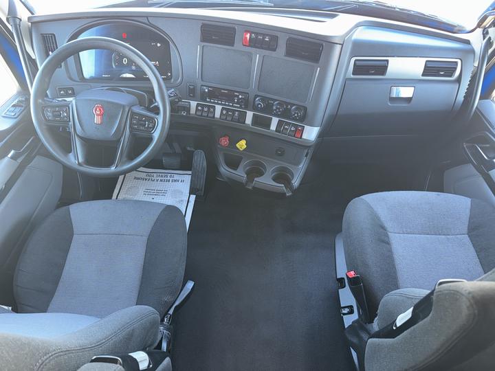 2023 Kenworth T680 76" Sleeper with APU, photo 5