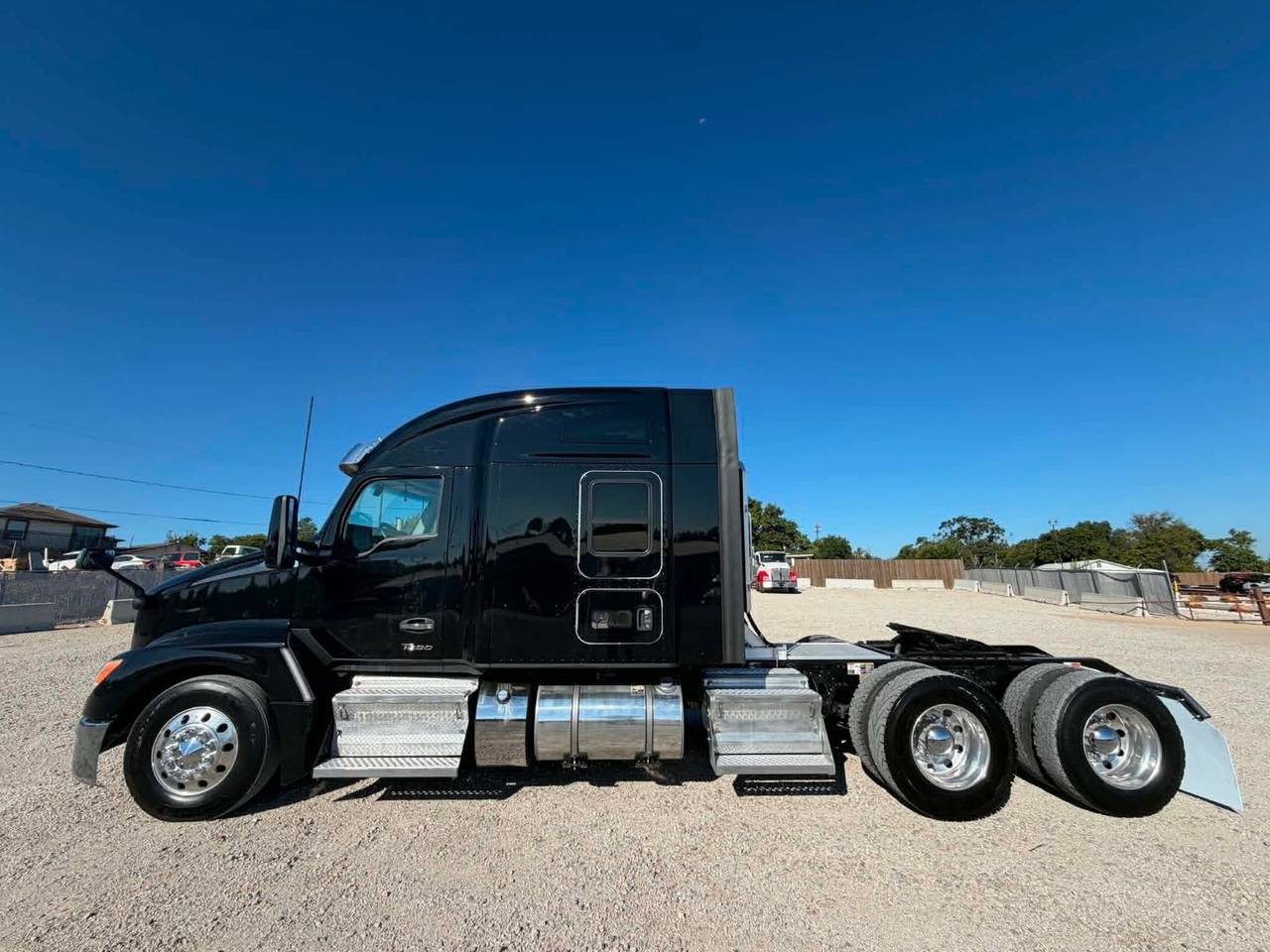 2023 Kenworth T680 76" Mid Roof Sleeper, exterior photo 1