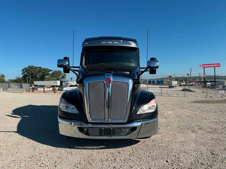 2023 Kenworth T680 76" Mid Roof Sleeper, exterior photo 2