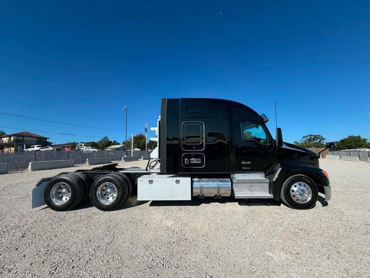 2023 Kenworth T680 76" Mid Roof Sleeper, exterior photo 4