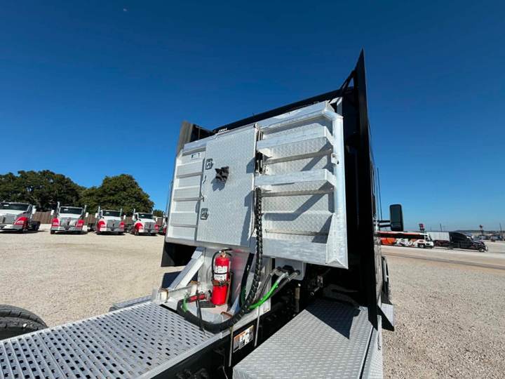 2023 Kenworth T680 76" Mid Roof Sleeper, exterior photo 5
