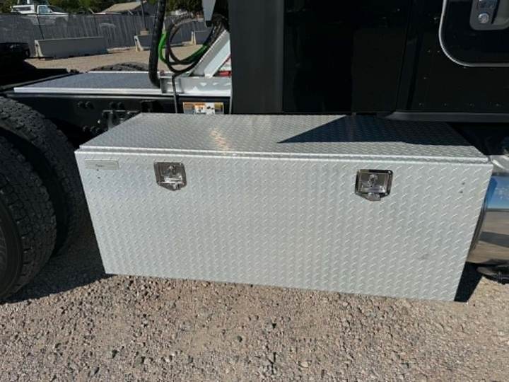 2023 Kenworth T680 76" Mid Roof Sleeper, exterior photo 6