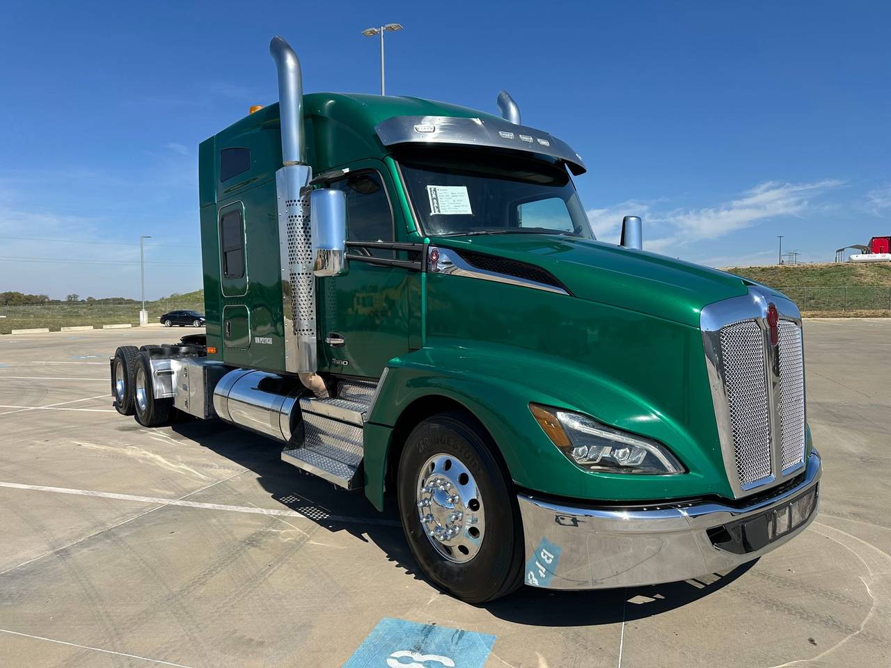 2023 Kenworth T680 76" Mid Roof Sleeper, exterior photo 1