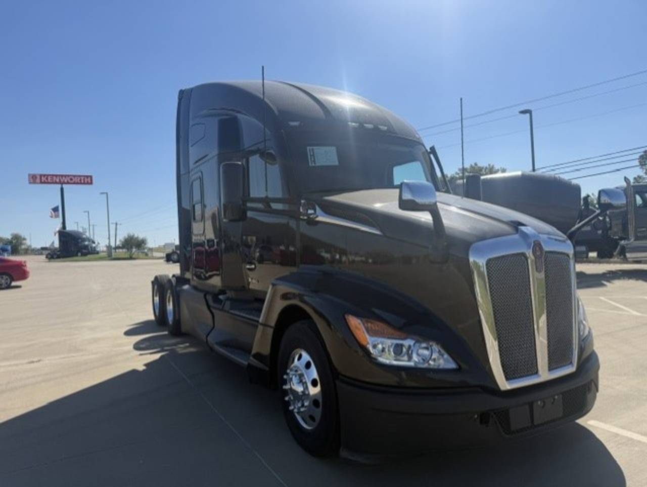 2023 Kenworth T680 76" Mid Roof Sleeper, exterior photo 1
