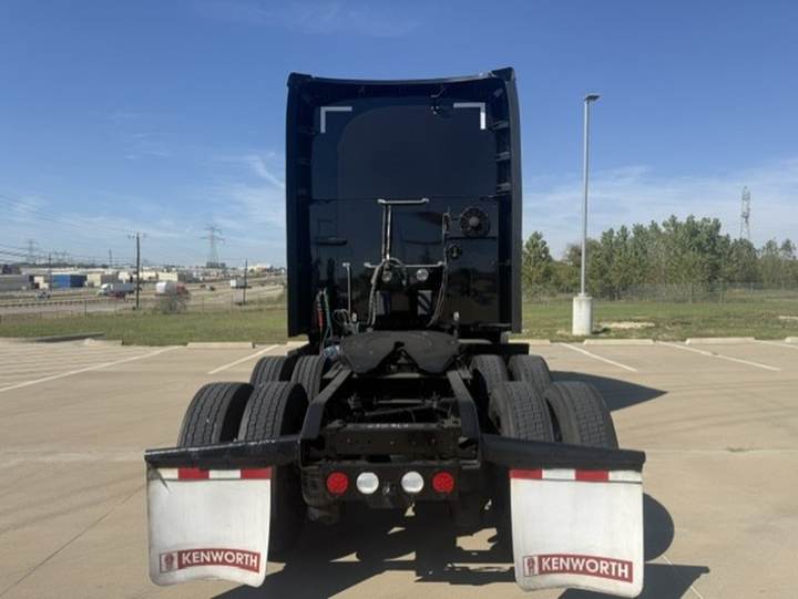 2023 Kenworth T680 76" Mid Roof Sleeper, exterior photo 4