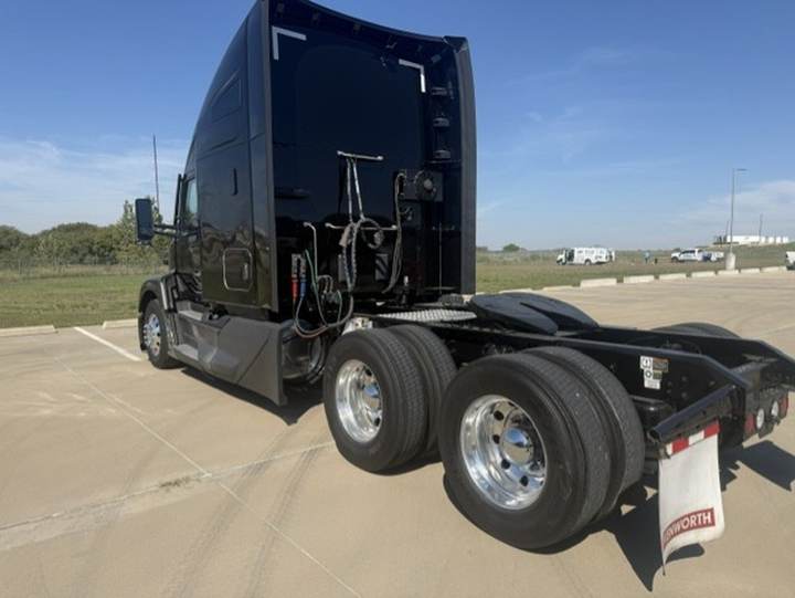 2023 Kenworth T680 76" Mid Roof Sleeper, exterior photo 5