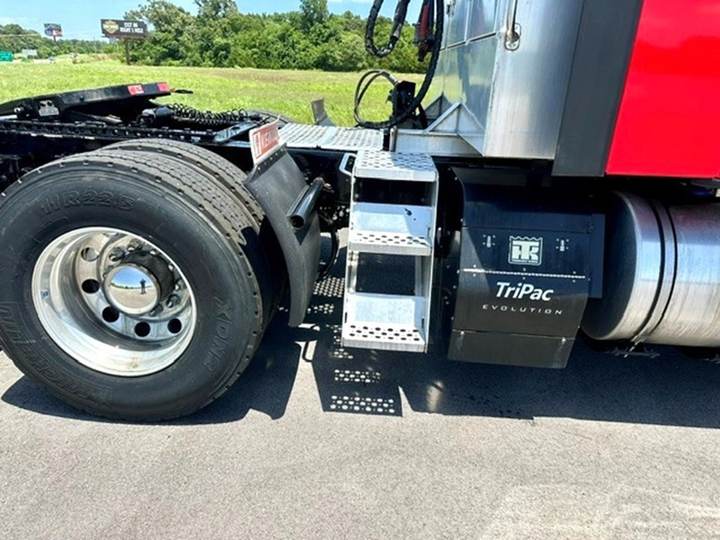 2023 Kenworth T680 76" Mid Roof Sleeper, exterior photo 3