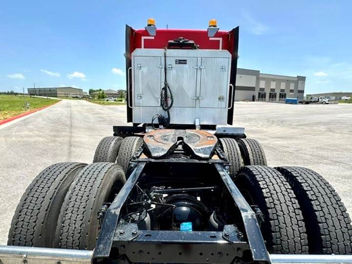 2023 Kenworth T680 76" Mid Roof Sleeper, exterior photo 4