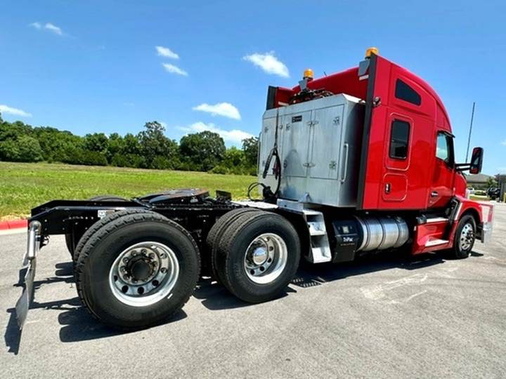 2023 Kenworth T680 76" Mid Roof Sleeper, exterior photo 6