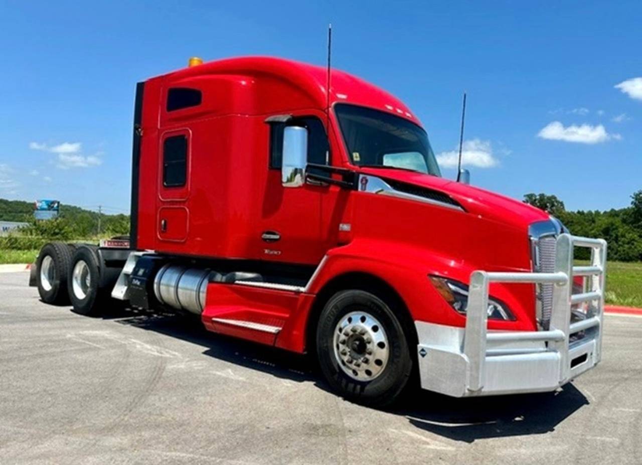 2023 Kenworth T680 76" Mid Roof Sleeper, exterior photo 1