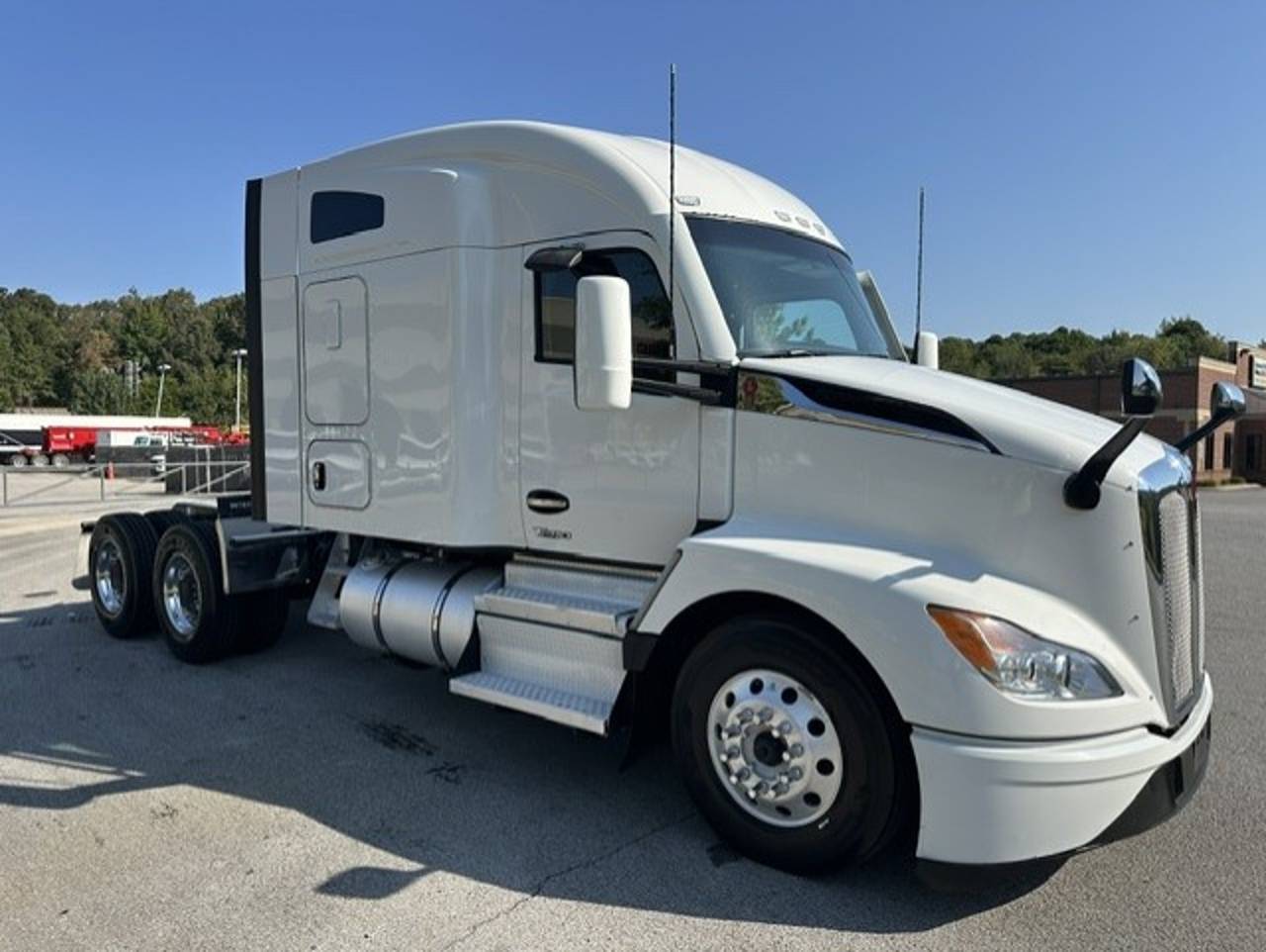 2023 Kenworth T680 76" Mid Roof Sleeper, exterior photo 1