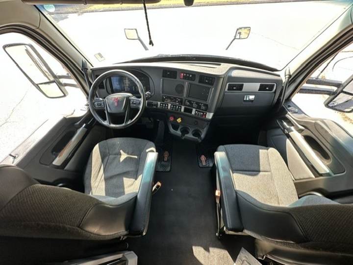 2023 Kenworth T680 76" Mid Roof Sleeper, interior photo 5