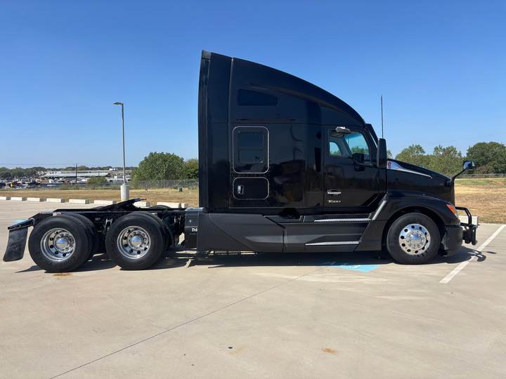 2023 Kenworth T680 76" Raised Roof Sleeper, exterior photo 2