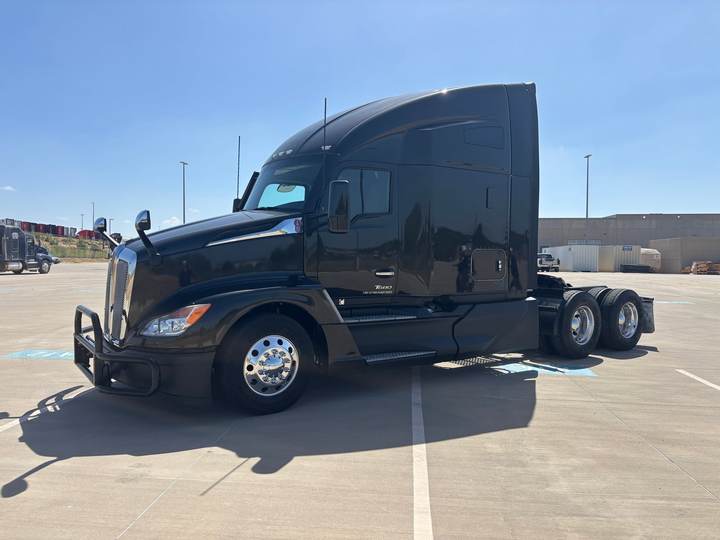 2023 Kenworth T680 76" Raised Roof Sleeper, exterior photo 6