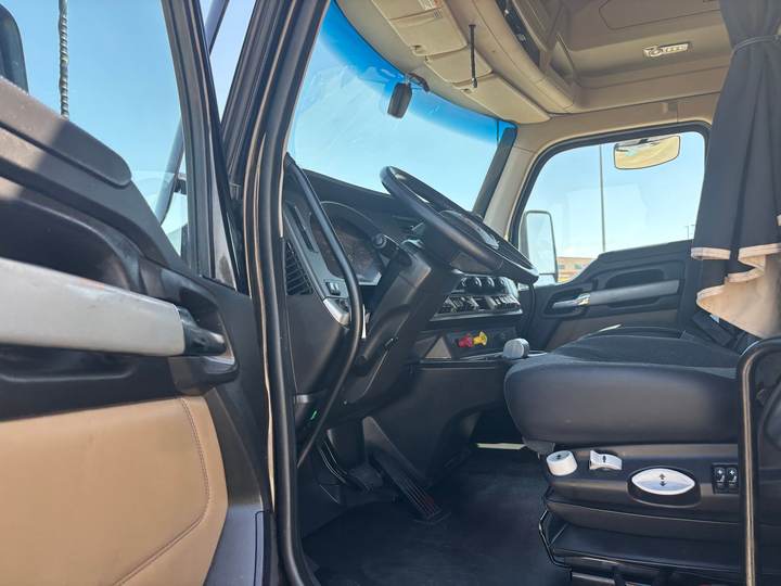 2023 Kenworth T680 76" Raised Roof Sleeper, interior photo 7